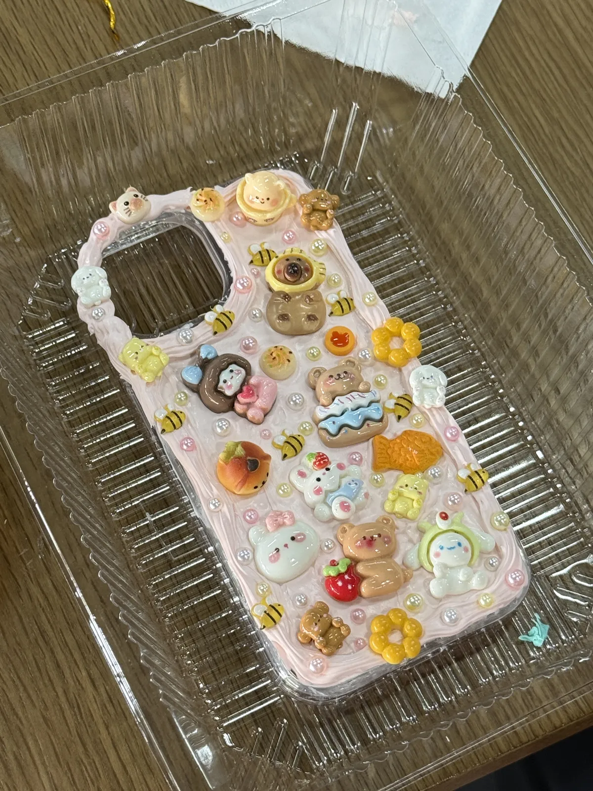 Sparkly decoden phone case creation